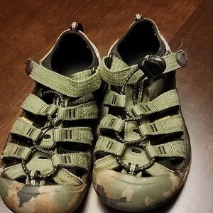 Keen Camo Sandals Big Kids sz 1
